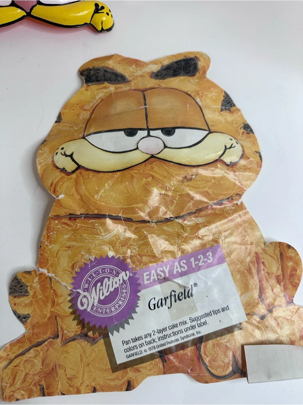 Wilton Garfield Cake Pan Insert in Orange and Yellow